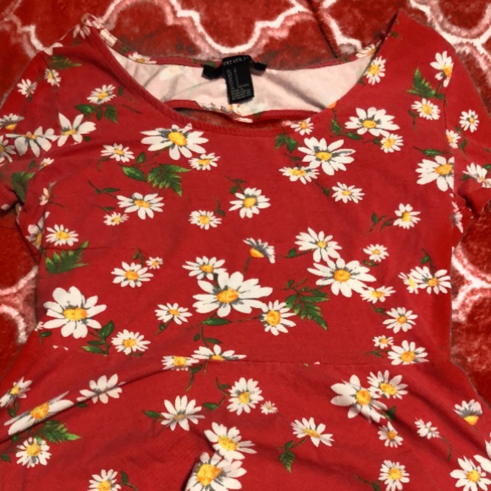 Red flowy daisy shirt